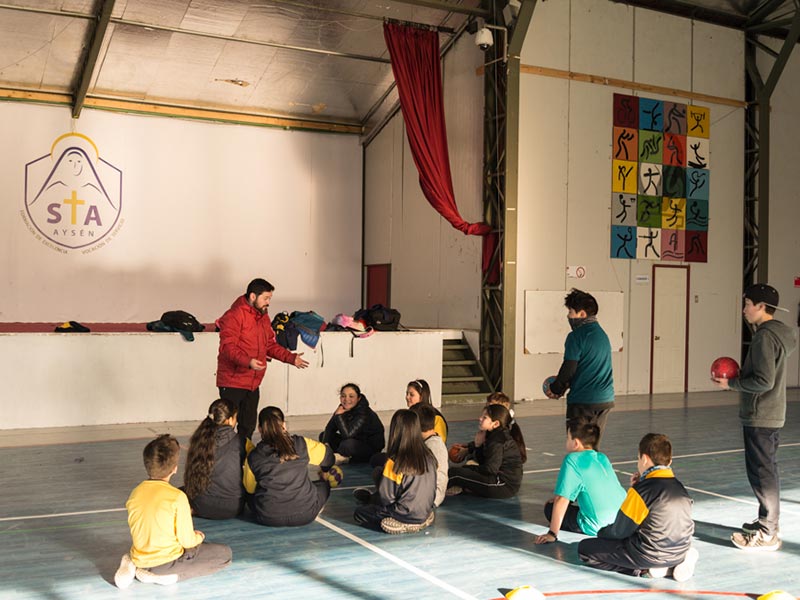 gimnasio colegio sta aysén