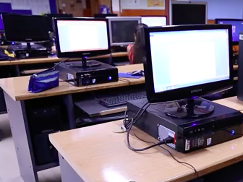 sala computacion colegio santa teresa de los andes - puerto aysén